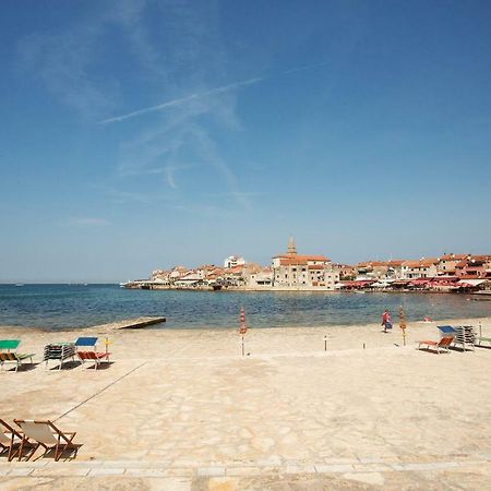 Downtown Beach Apartments Umag Exteriör bild