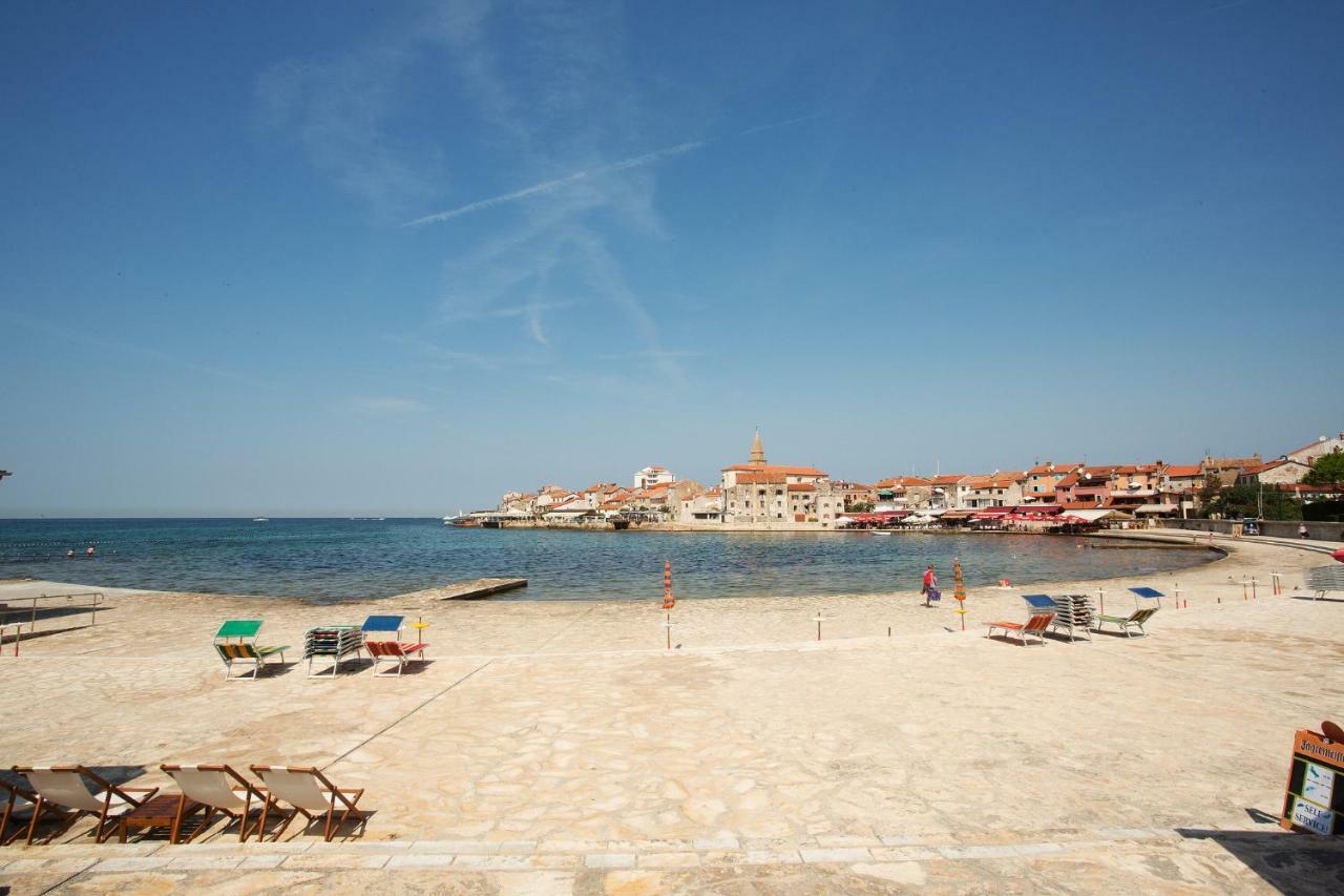 Downtown Beach Apartments Umag Exteriör bild