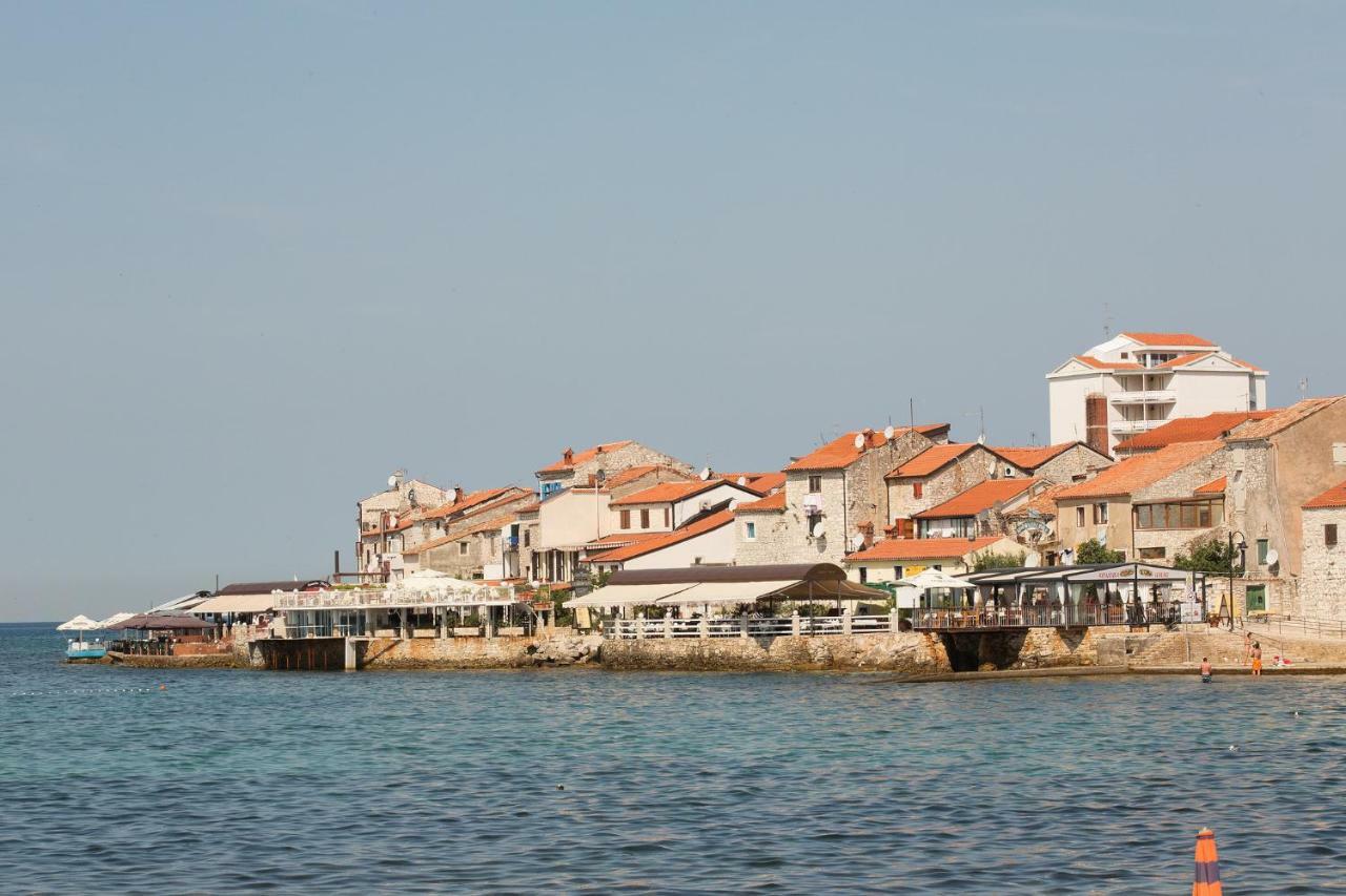 Downtown Beach Apartments Umag Exteriör bild